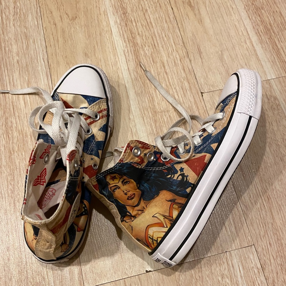 Converse Allstar Chuck Taylor unisex high top “Wonder Woman” sneakers - Picture 6 of 16
